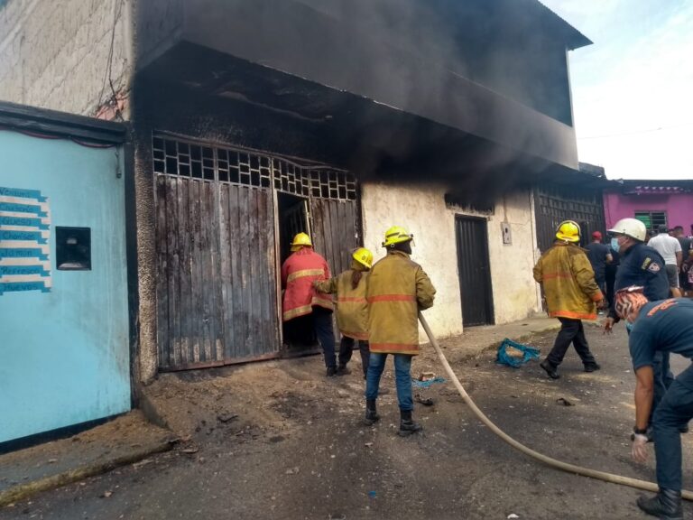 Venta de combustible habría generado incendio en vivienda de la frontera
