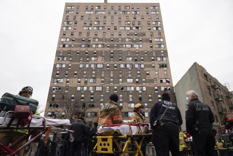 Incendio en apartamento de Nueva York deja 19 muertos, incluidos 9 niños