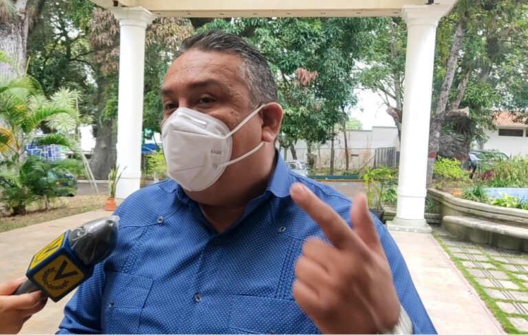 Palencia: “no entendemos por qué se reconoció a docentes del PSUV y no al profesor Javier Tarazona”