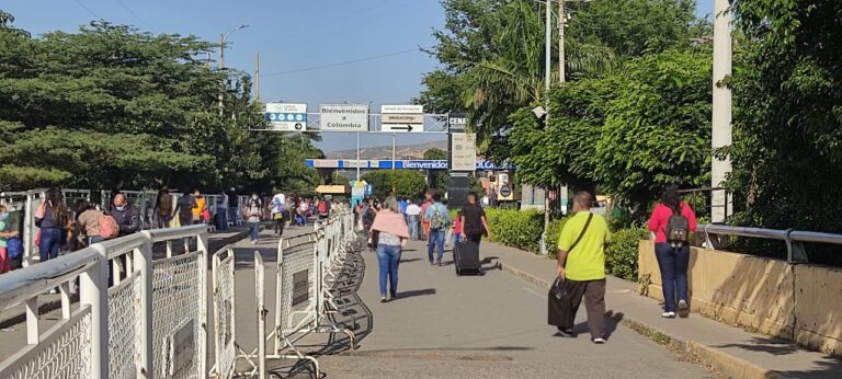 Puente Simón Bolívar nutrido este 4E