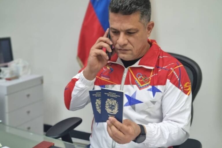 Director del Saime: venezolanos que tienen doble nacionalidad están obligados a hacer uso del pasaporte venezolano vigente