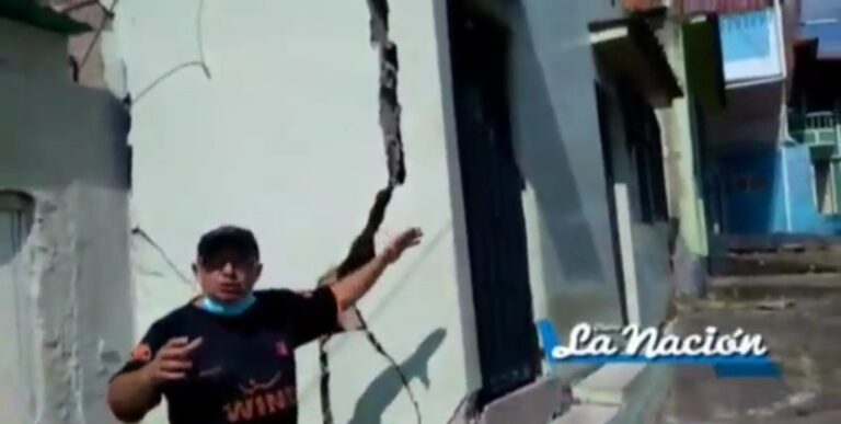 Más de 20 viviendas de El Hiranzo en peligro por las cloacas