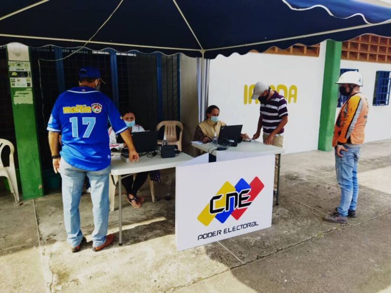 En Colón pocas personas han acudido a la recolección de firmas para el referéndum revocatorio