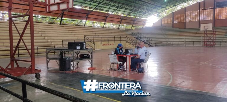 Reina la desolación en los puntos instalados en San Antonio para la recolección de firmas