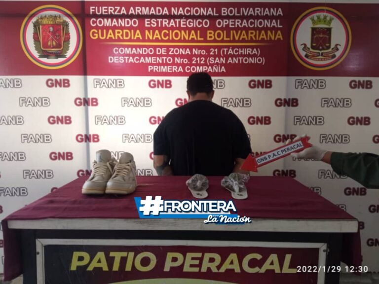 Aprehenden a hombre en Peracal con dos envoltorios de marihuana ocultos en zapatos