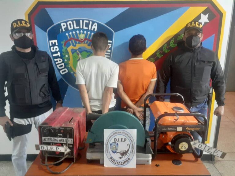 Dos detenidos: robaban a caminantes, en casas y comercios en la vía al llano