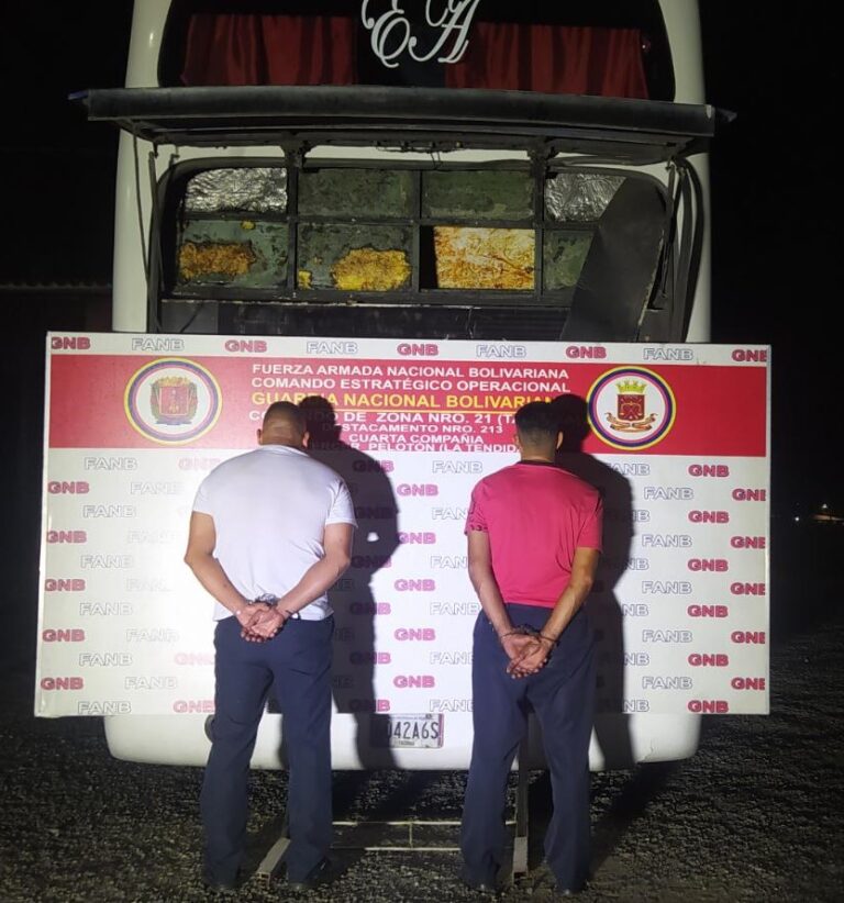 Apresan a choferes de dos expresos por presunto tráfico de estupefacientes