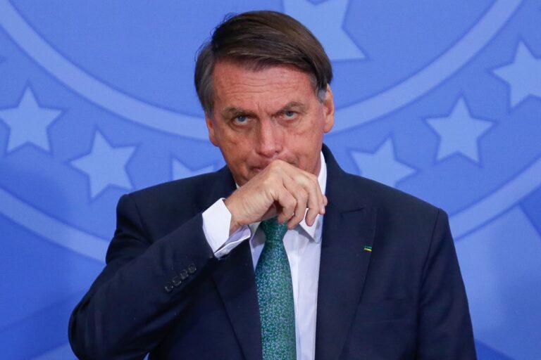 Bolsonaro falta a interrogatorio policial e intenta revertir intimación