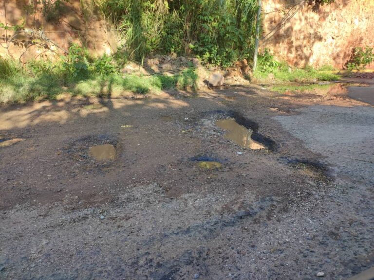  Piden a la alcaldía de Cárdenas asfaltar la entrada a Palo Gordo