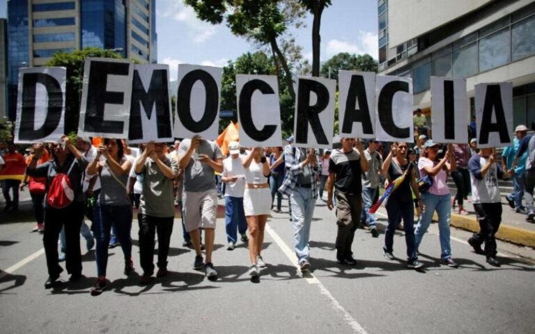 Organizaciones Sociales denuncian «ausencia de democracia» para activar referendo