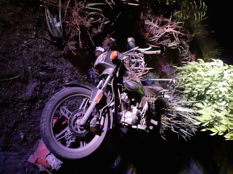 Un hombre lesionado al perder el control de su moto en San Antonio