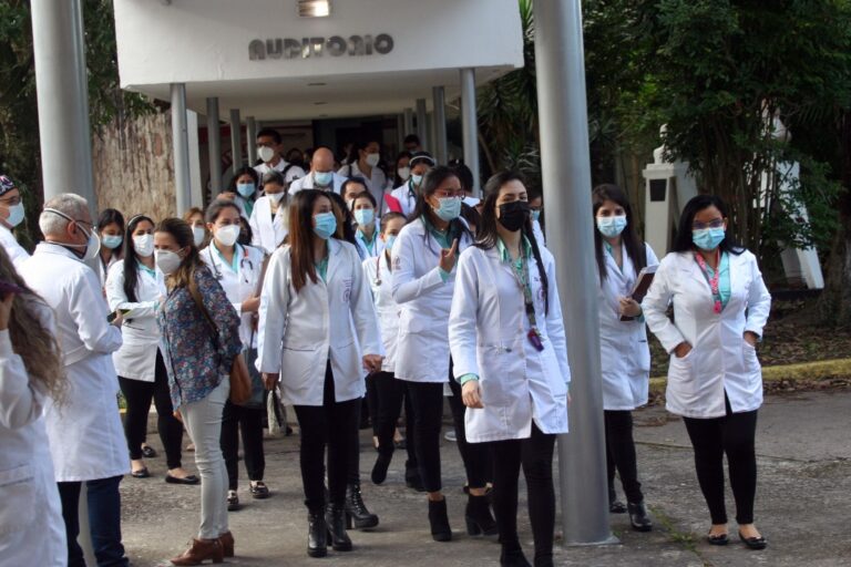 34 médicos residentes inician postgrado de Pediatría en el Hospital Central 