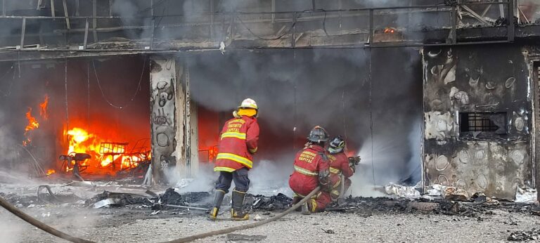 Se registra incendio en mercado mayorista Cine Cittá de Caracas