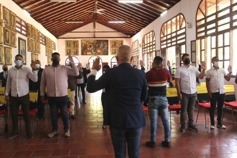 Bernal juramentó a su tren ejecutivo