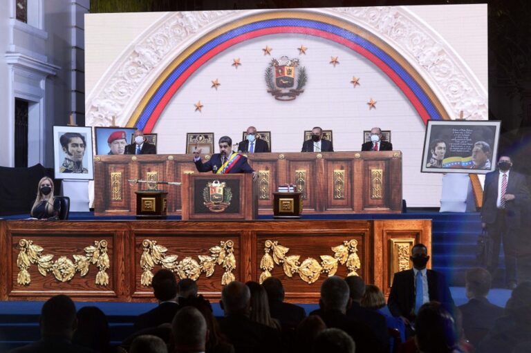 Maduro celebra salida de hiperinflación y proyecta crecimiento en 2022