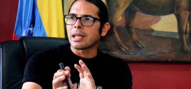 Ministro de Comunicación desmiente que Venezuela volverá al sistema 7+7