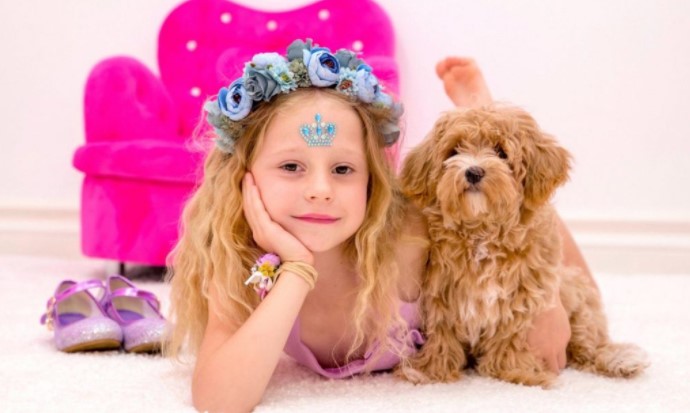 Una niña de 7 años se cuela en la lista de youtubers más ricos