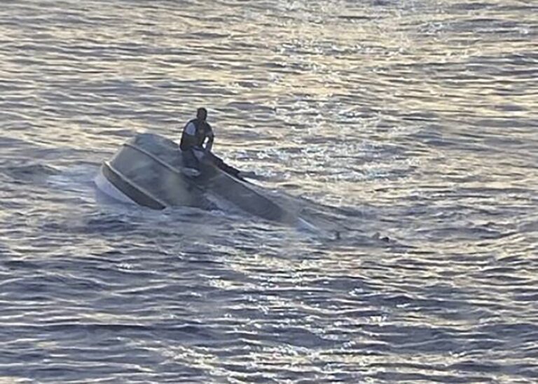 Desaparecen 39 personas tras volcar un barco en las costas de Florida