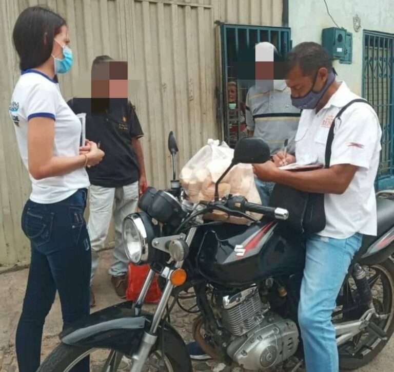 Nombran “padrinos” y reubican personas en situación de calle a ancianatos de Colón