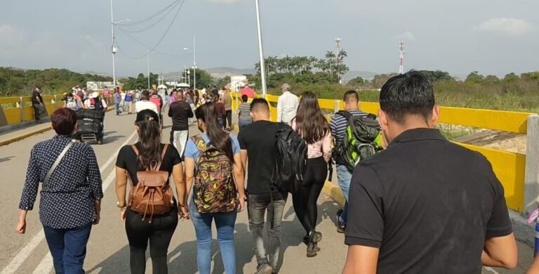 Concurrido el puente internacional Simón Bolívar