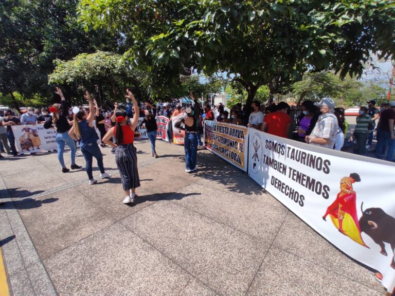 Taurinos se concentraron en respaldo a la Fiesta Brava