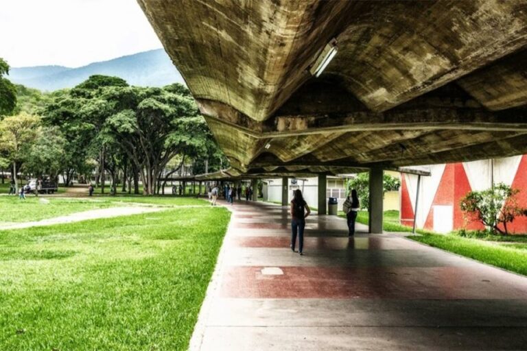 Estudiantes de la UCV exigen regreso a clases presenciales