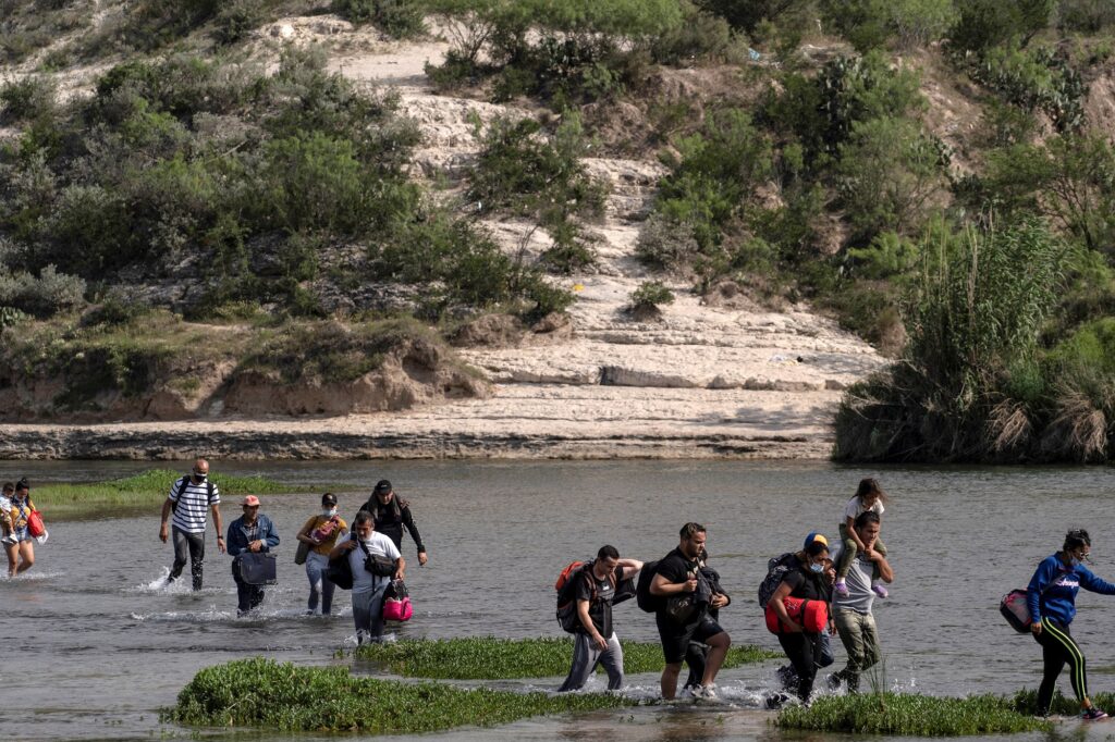 "Me pegaban y ahogaban": Deportados desde EEUU, fueron agredidos al llegar a Venezuela