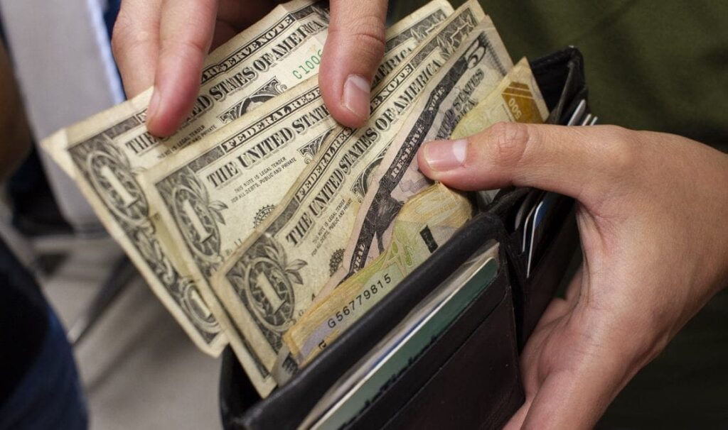 ¿Si pago un dólar aplica el Impuesto a Grandes Transacciones Financieras?