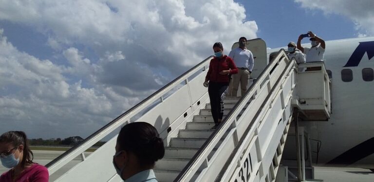 México devuelve a Cuba 46 migrantes
