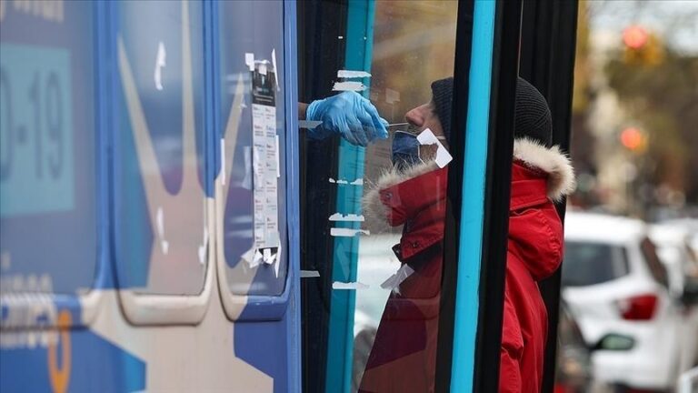 “EEUU supera los 900 mil muertos por covid-19”