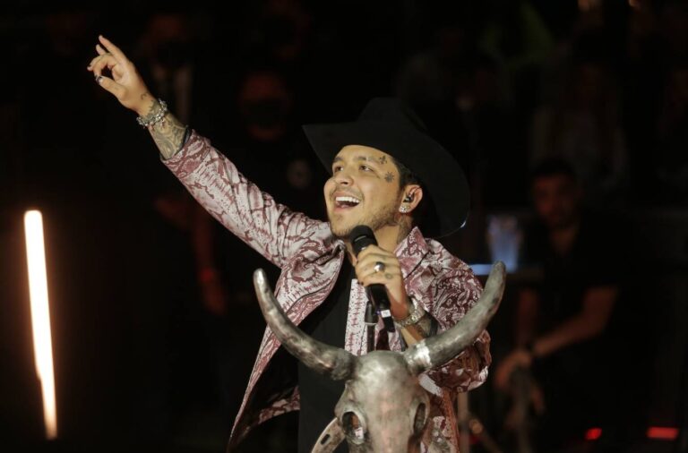 Christian Nodal advierte que si se supiera la verdad de su separación con Belinda, “la única afectada” podría ser ella
