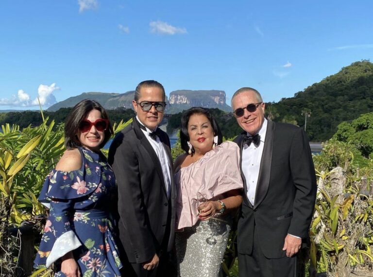 3 mil dólares por cada vuelo fue el costo para llevar a los invitados a la fiesta en el tepuy Kusari