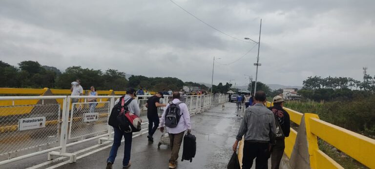 Domingo lluvioso y de cédula par por el tramo binacional