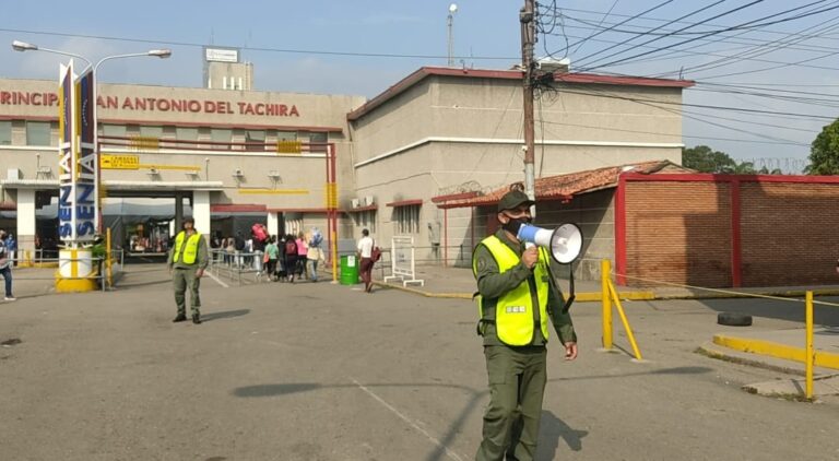 “Hacer uso de la acera”: GNB desde la aduana de San Antonio