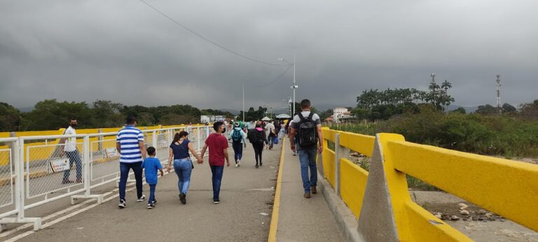 Así se encuentra este jueves el tránsito por el puente Simón Bolívar