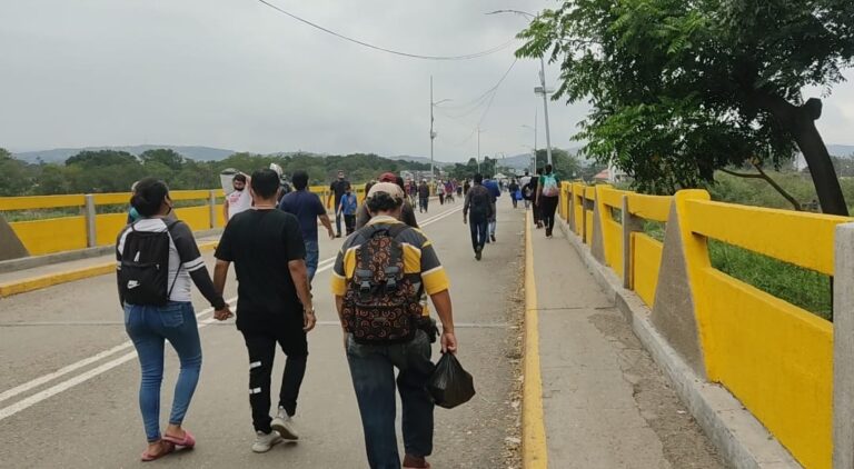 Así se encuentra el puente Simón Bolívar este 23F