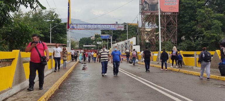 Así luce el puente Simón Bolívar este 25F