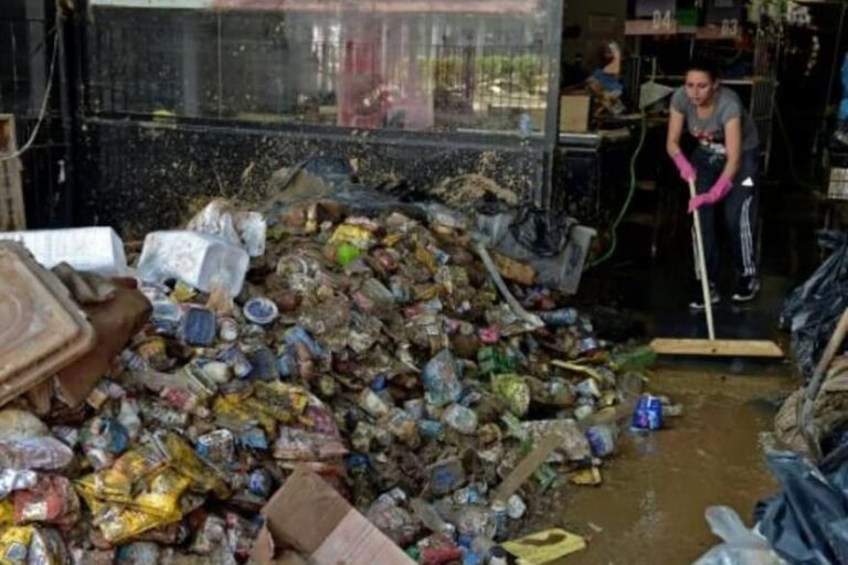 La lluvia vuelve a caer en Petrópolis, que sigue sumando muertos por el temporal en Brasil