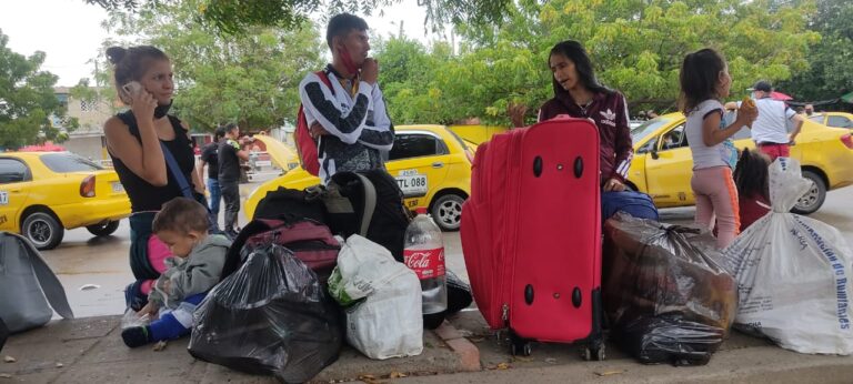 Puente o trochas: dos opciones aún vigentes para los migrantes