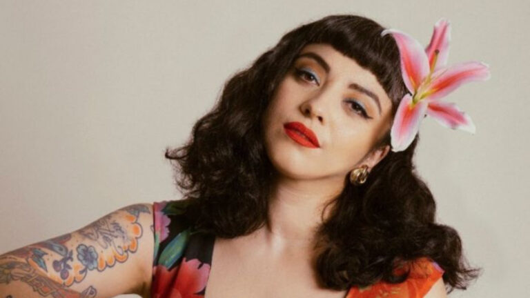 Mon Laferte celebra su etapa de ser madre