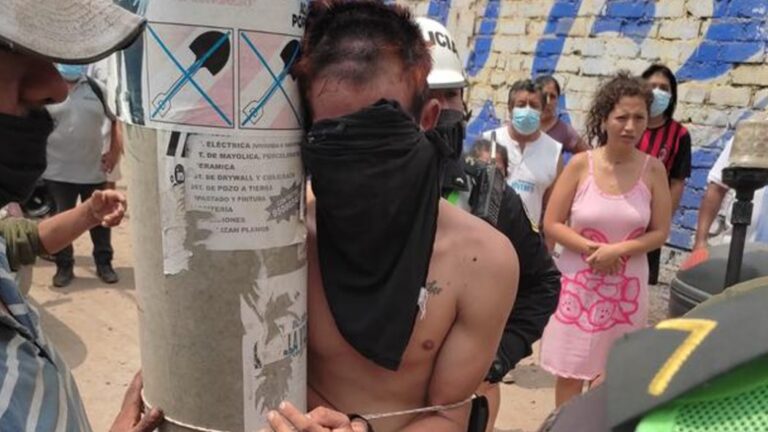 Venezolano fue amarrado a un poste y trasquilado tras robar una bodega en Perú