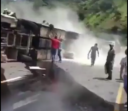 Sube a seis el número de muertos tras el vuelco de autobús que transportaba venezolanos de Colombia a Ecuador