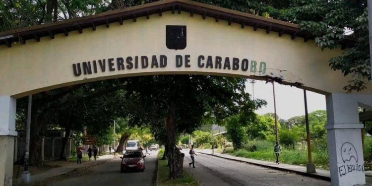 Si un profesor universitario se muere, hay que recoger para enterrarlo