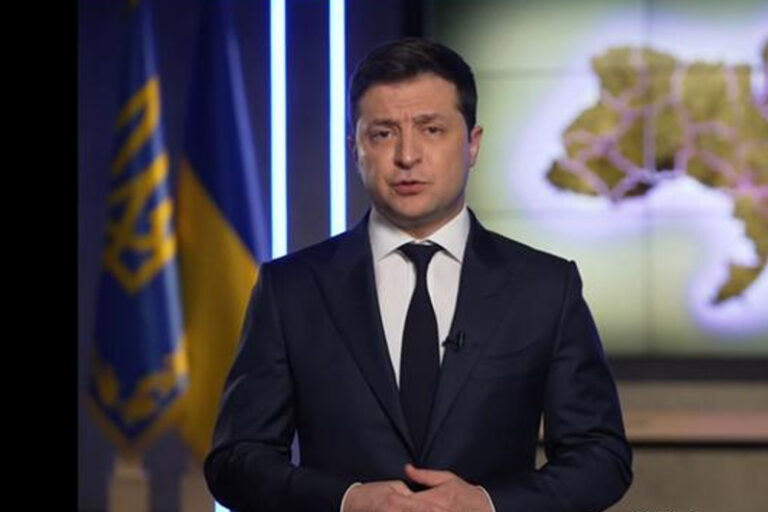 Intérprete rompe en llanto al traducir el discurso del presidente de Ucrania