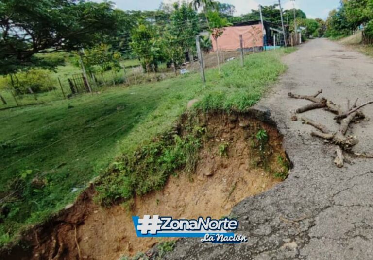 Lluvias colapsaron la carretera que conduce a Manorta