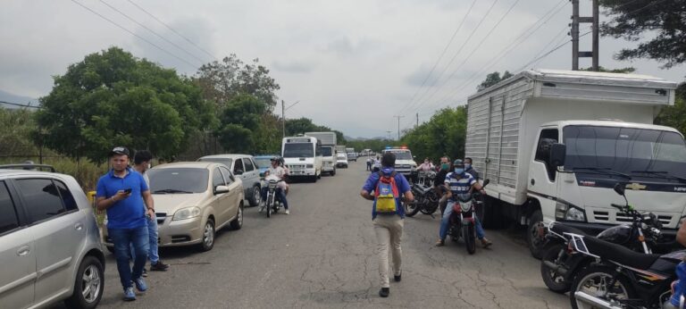 Trancada la vía que comunica hacia el aeropuerto de San Antonio tras accidente que deja dos fallecidos