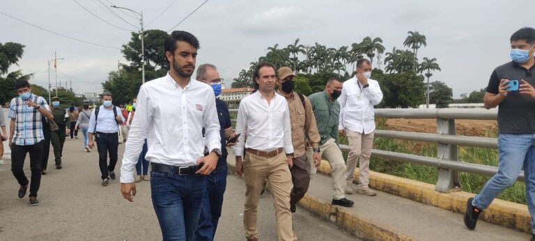 Candidato a la presidencia de Colombia Federico Gutiérrez visita el paso binacional