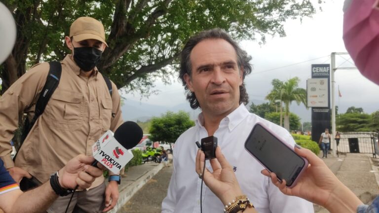 “Por este puente pasan puros sueños rotos”: candidato presidencial tras su visita a la frontera