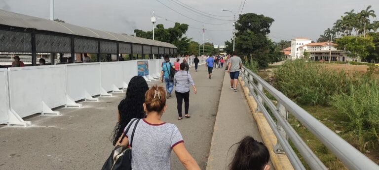 Jueves de cédula impar por el puente Simón Bolívar