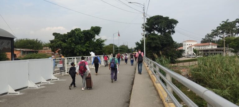 Así se encuentra el puente Simón Bolívar este 22F